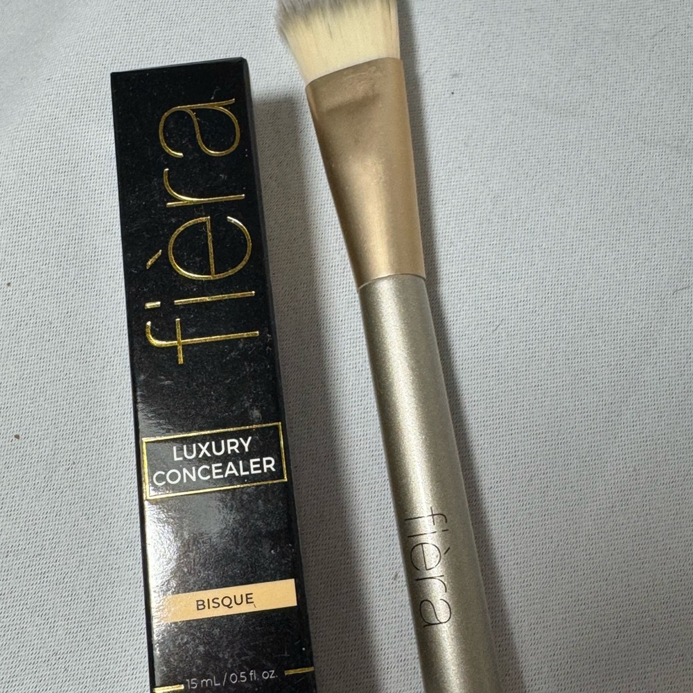 Fiera Luxury Concealer with Brush
